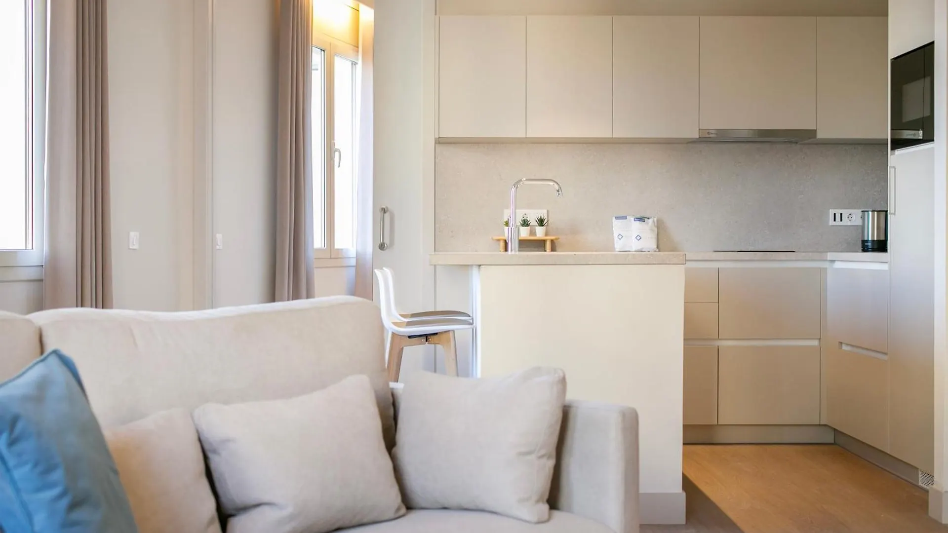 Fisa Rentals Ramblas Apartments Barcelona Spanje