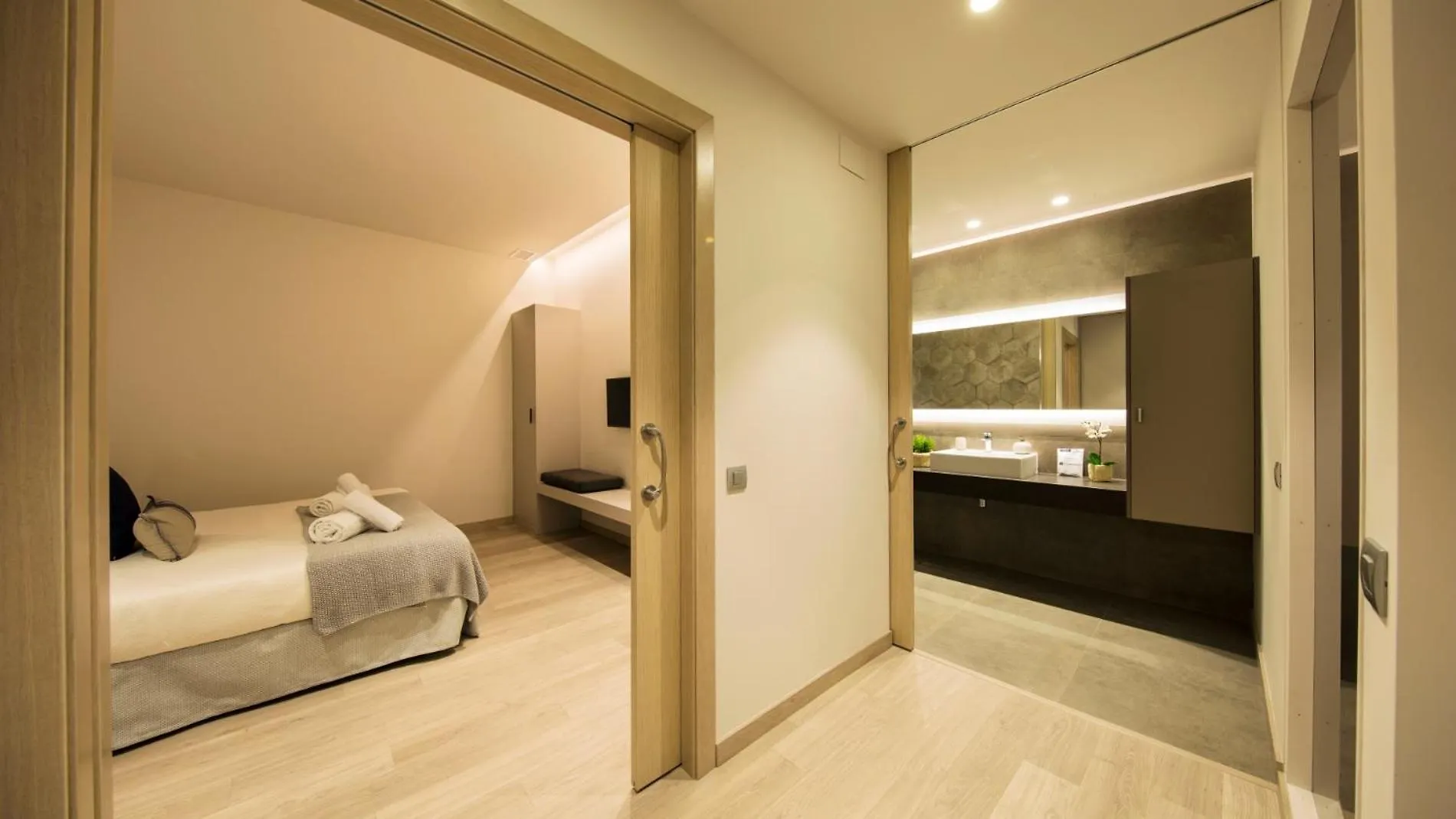 Fisa Rentals Ramblas Apartments Barcelona