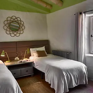 https://sitges-hill-retreats-masia-nur-22-bedrooms-divided-over.catalonia-hotels.com
